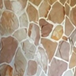 Tonos de Laja Atardecer: rosa, miel, crema, en un acercamiento de la muestra real