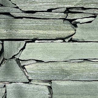 Tonos de Vallado Liso Verde: verde salvia, verde gris, veta clara, en un acercamiento de la muestra real