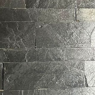 Tonos de Piedra Cortada Negra Pizarra: grafito, negro, matiz óxido, en un acercamiento de la muestra real